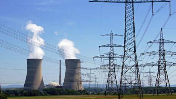 Bei schlechtem Wetter mit geringer Windeinspeisung wird mehr Energie aus konventionellen Kraftwerken benötigt.